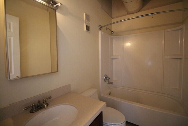 Foto del edificio - 2 Bedroom Condo in the heart of Downtown A...