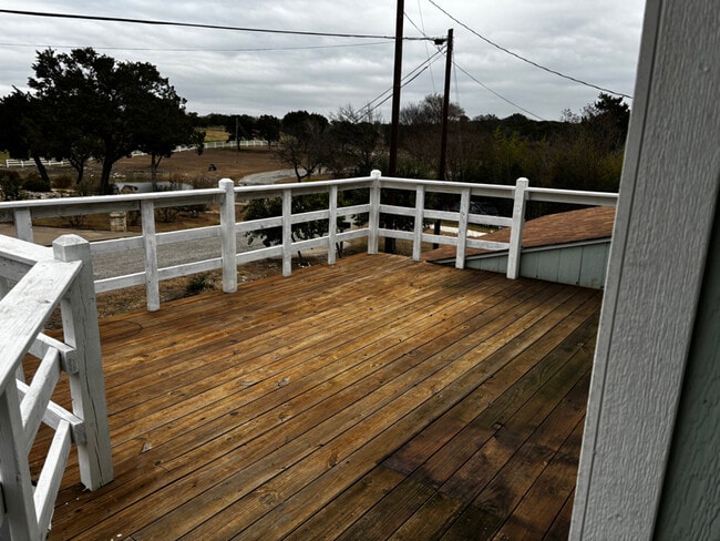 Building Photo - 240 Country Club Rd