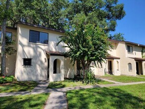 Building Photo - 2735 SW 35th Pl