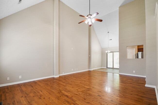 Building Photo - Pet Friendly Three Bedroom with Bonus!