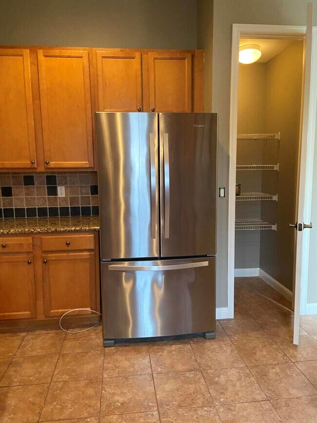 Foto del edificio - 530 Tomahawk Ct