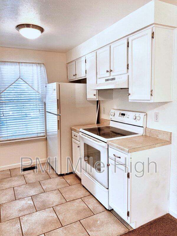 Building Photo - 4245 E 119th Pl