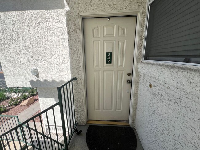 Foto del edificio - 2 Bdrm With 1 Car Garage