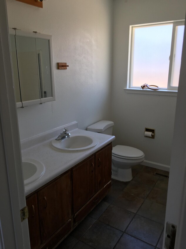 Primary Photo - 1502 Rand Ave