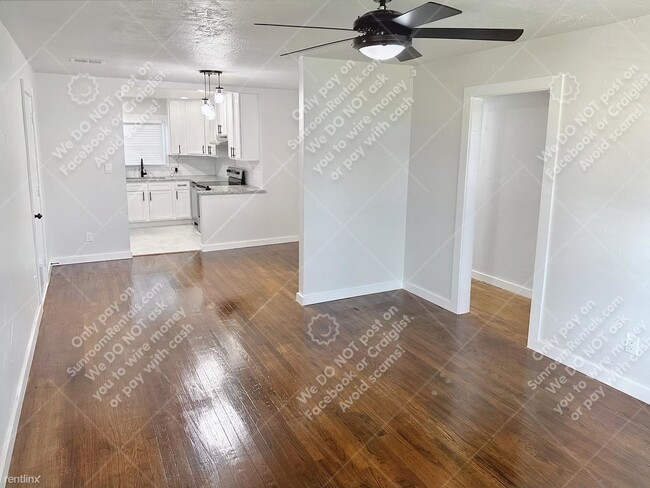Building Photo - 3 br, 1 bath House - 3221 NE 16th St