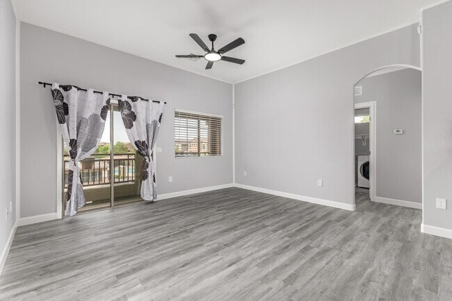 Foto del edificio - 1350 S Greenfield Rd