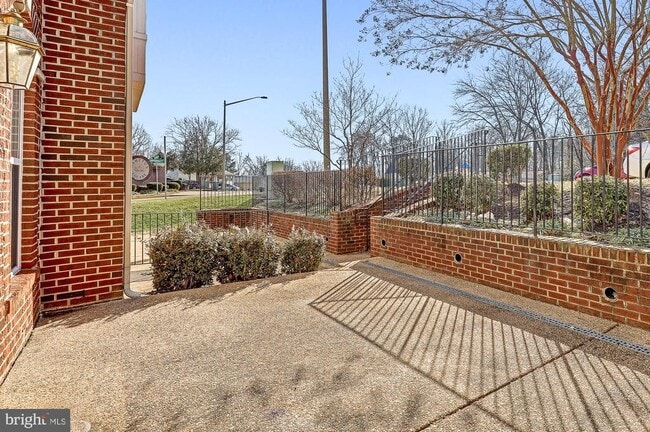 Building Photo - 14873 Cloverdale Rd