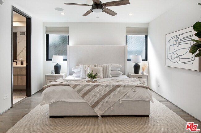 Foto del edificio - 521 Rose Ave
