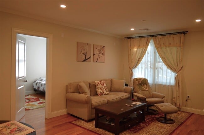 Foto del edificio - 128 Cherry St