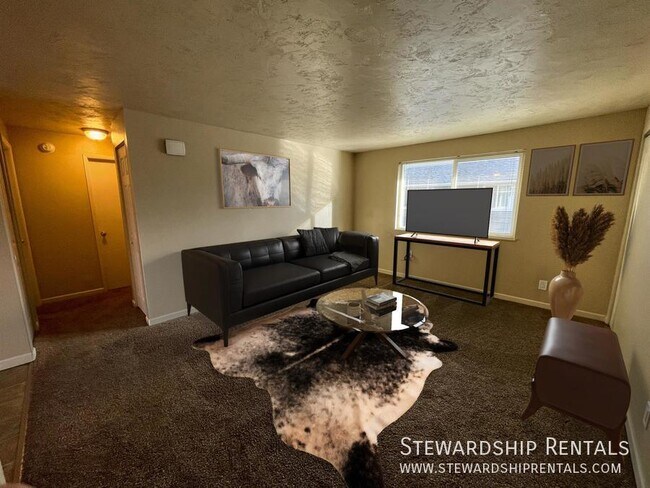 Building Photo - Recently updated 2B/1B
