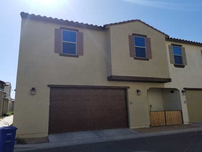 Foto del edificio - AMAZING TOWNHOME IN MCQUEEN AND OCOTILLO