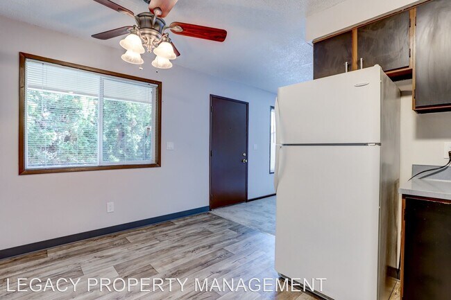 Foto del edificio - 3715-3775 SW 108th Ave