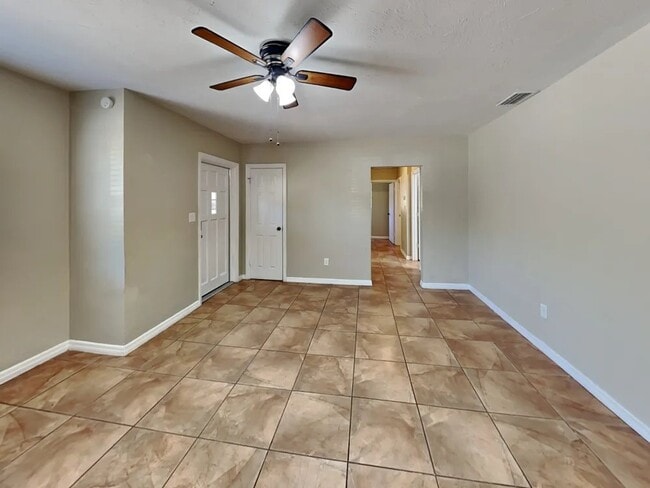 Building Photo - 622 Palm Ave