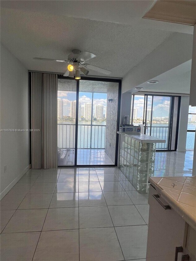 Foto principal - 17500 N Bay Rd