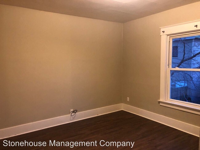 Building Photo - 436 E 11th St