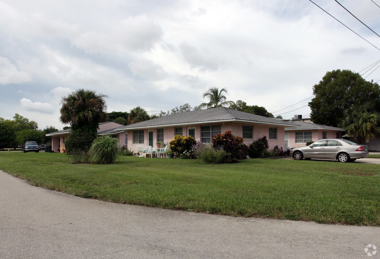 Foto principal - 3975 10th St N