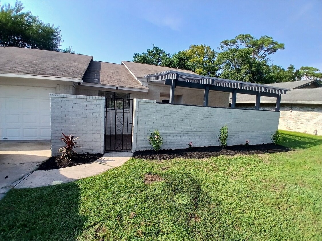 Primary Photo - 3302 Tompkins Dr