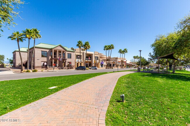 Foto del edificio - 16622 AVENUE OF THE FOUNTAIN - Ave