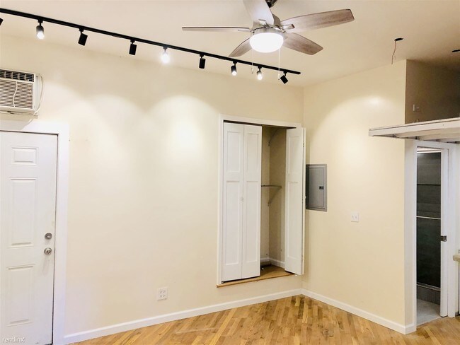 Building Photo - Studio, 1 bath  - 1049 N Paulina St Apt A