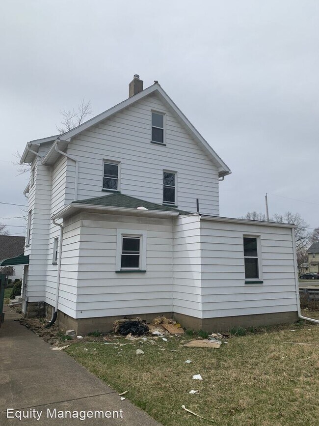 Building Photo - 4 br, 2 bath House - 511 Lawrence Ave.