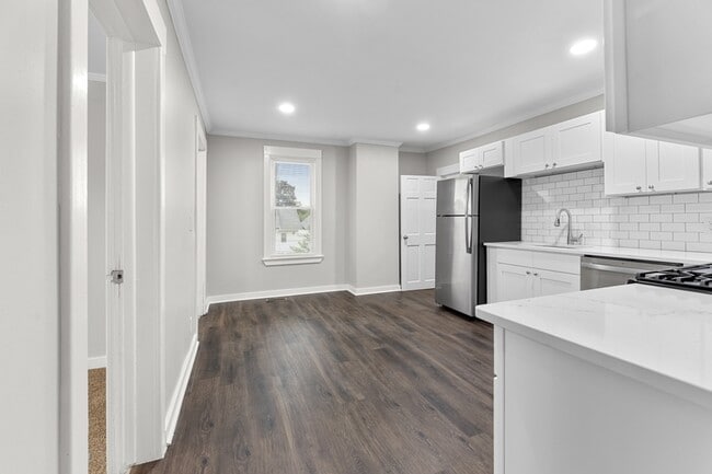 Building Photo - 2474 4th St