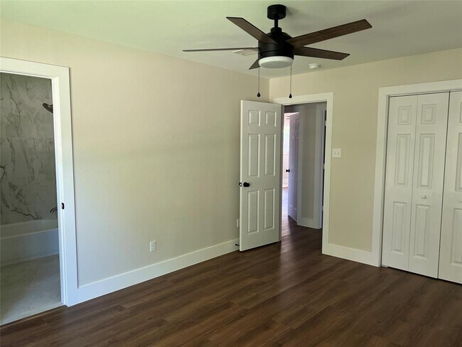 Foto del edificio - 8711 Hinman St