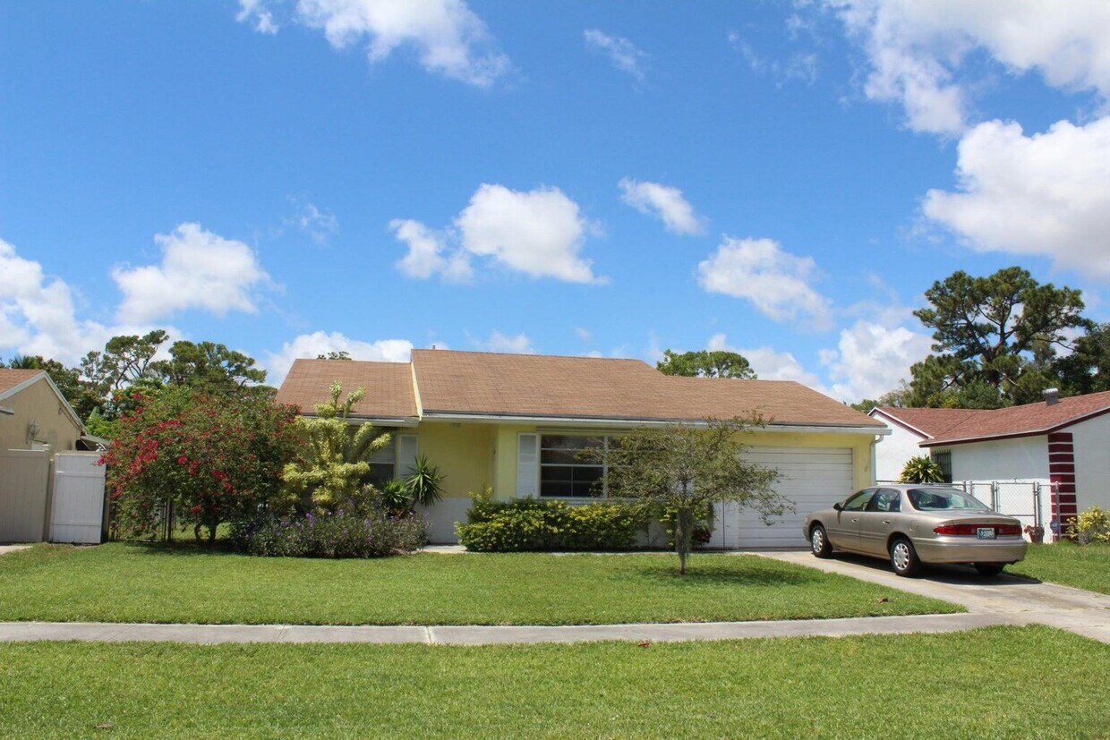 4449 Ixora Cir, Lake Worth Beach, FL 33461 House Rental in Lake Worth