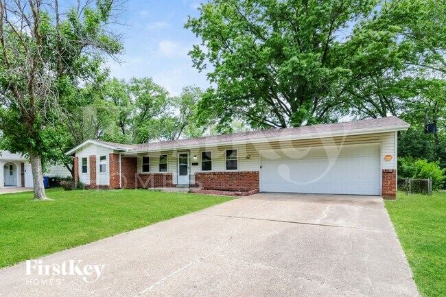 Building Photo - 2240 Spoonwood Dr