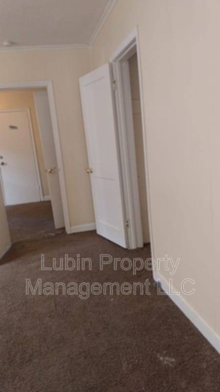 Building Photo - 909 Biggs St
