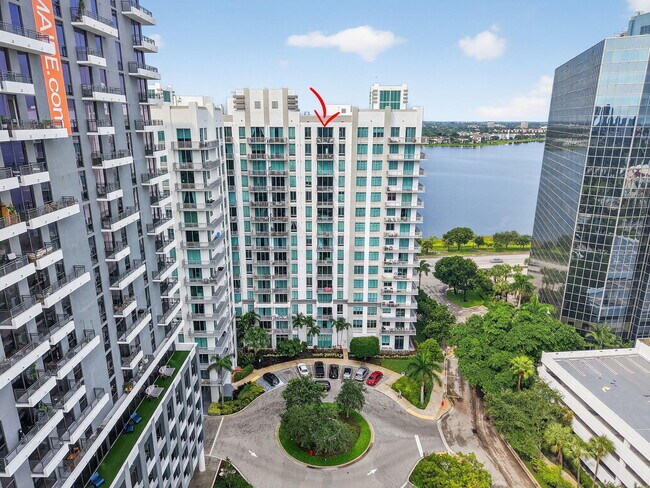 Foto del edificio - 300 S Australian Ave