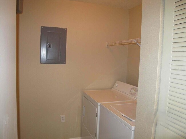 Foto del edificio - 5524 Metrowest Blvd