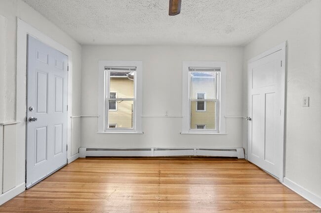 Building Photo - 27 Holmes Ave