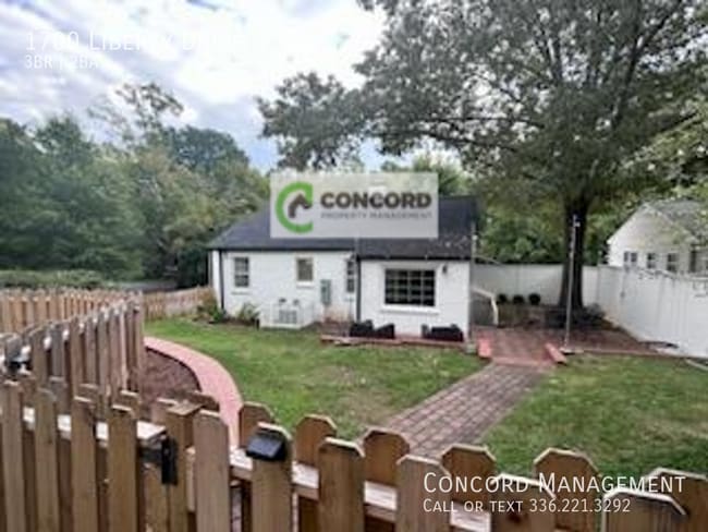 Foto del edificio - 1700 Liberty Dr