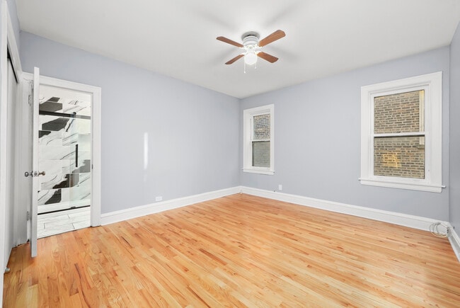 Building Photo - 6231 N Francisco Ave