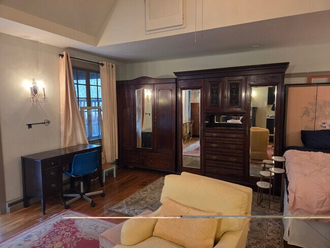 Foto del edificio - 1524 Brawne Ave NW