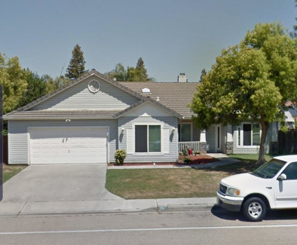 Primary Photo - 262 E Parlier Ave