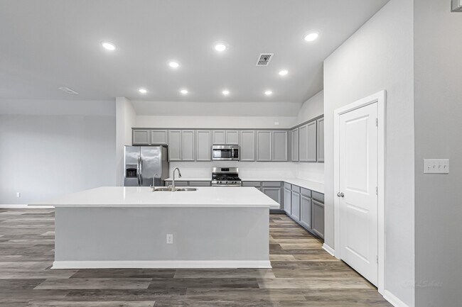 Foto del edificio - 4946 Hitchings Ct