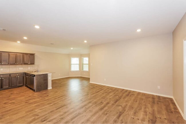 Foto del edificio - 1526 Woodlake Dr