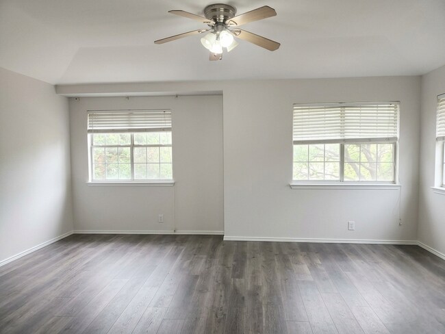 Foto del edificio - 7219 Burns Crossing