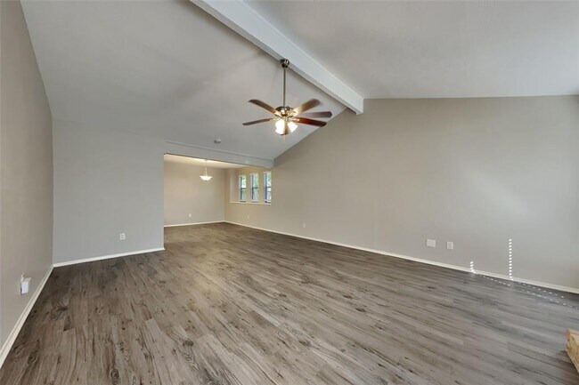 Foto del edificio - 17418 Seven Pines Dr