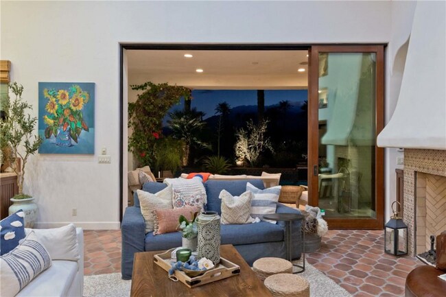 Foto del edificio - 56145 Village Dr