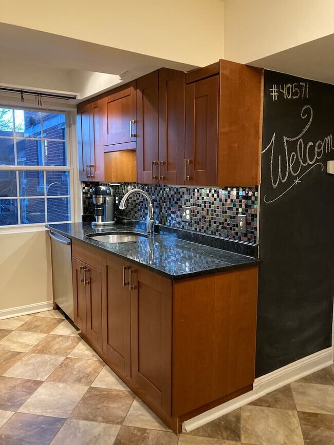 Well appointed kitchen - 2021 21st St N