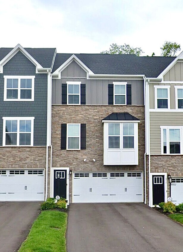 Canonsburg - 3 Bedroom 2.5 Bathroom Townhome For Rent - Canonsburg - 3 Bedroom 2.5 Bathroom Townhome For Rent