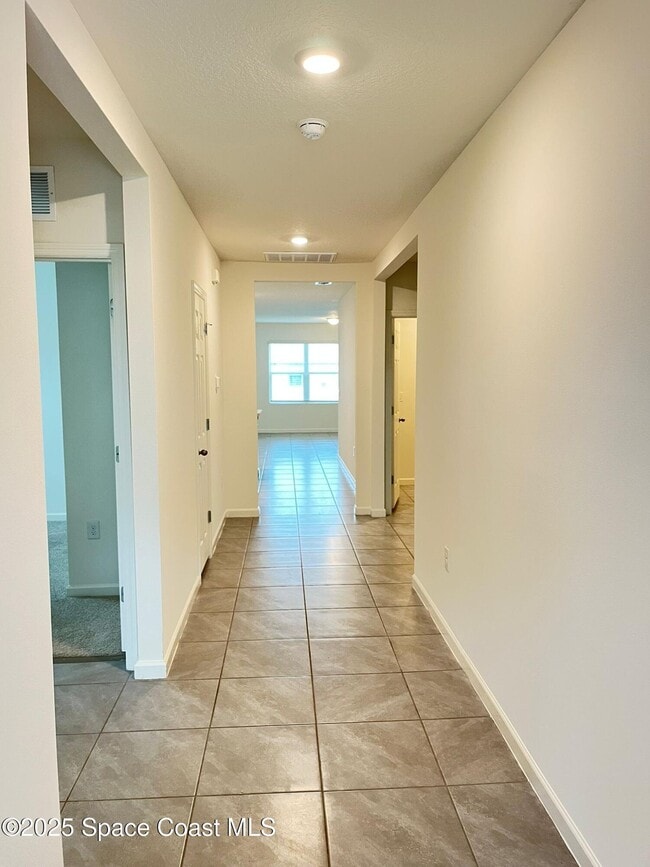 Building Photo - 1570 San Filippo Dr SE