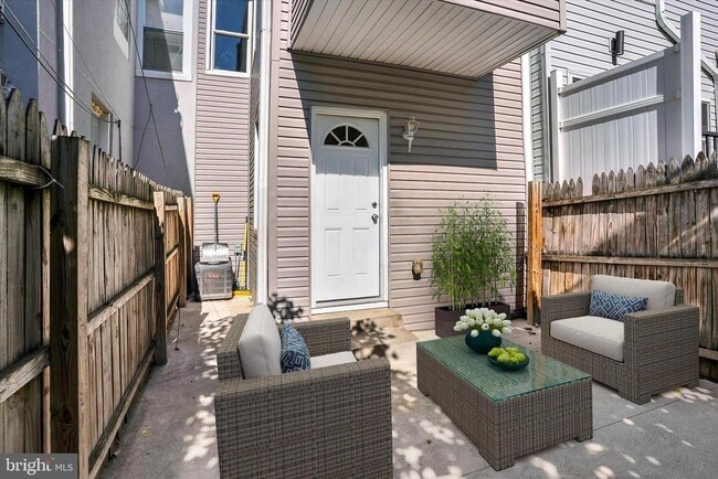 Building Photo - 2636 Manton St