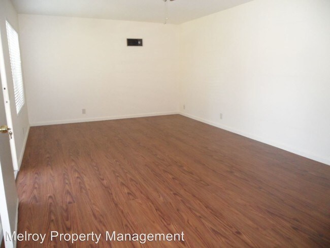 Building Photo - 1202 E 6th St