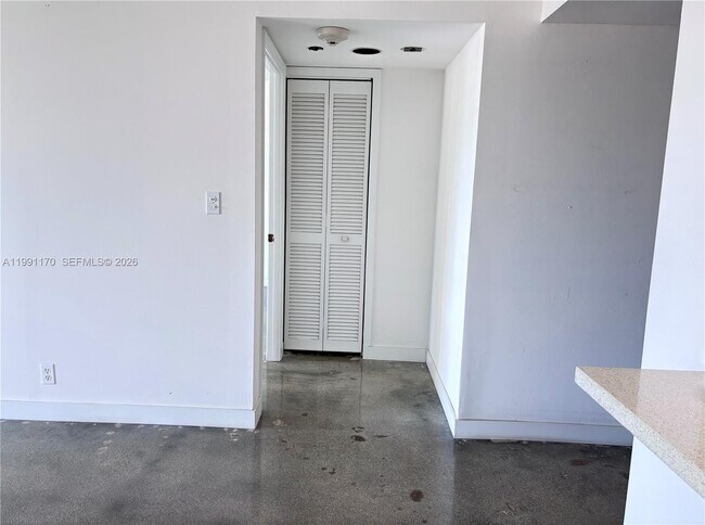 Foto del edificio - 400 South Pointe Dr