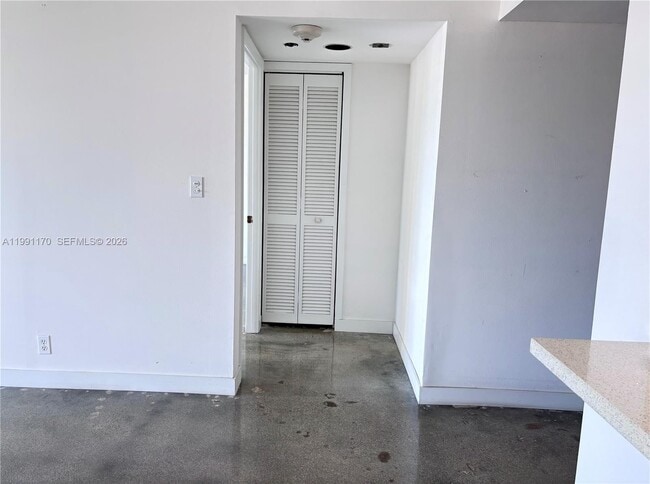 Building Photo - 400 South Pointe Dr