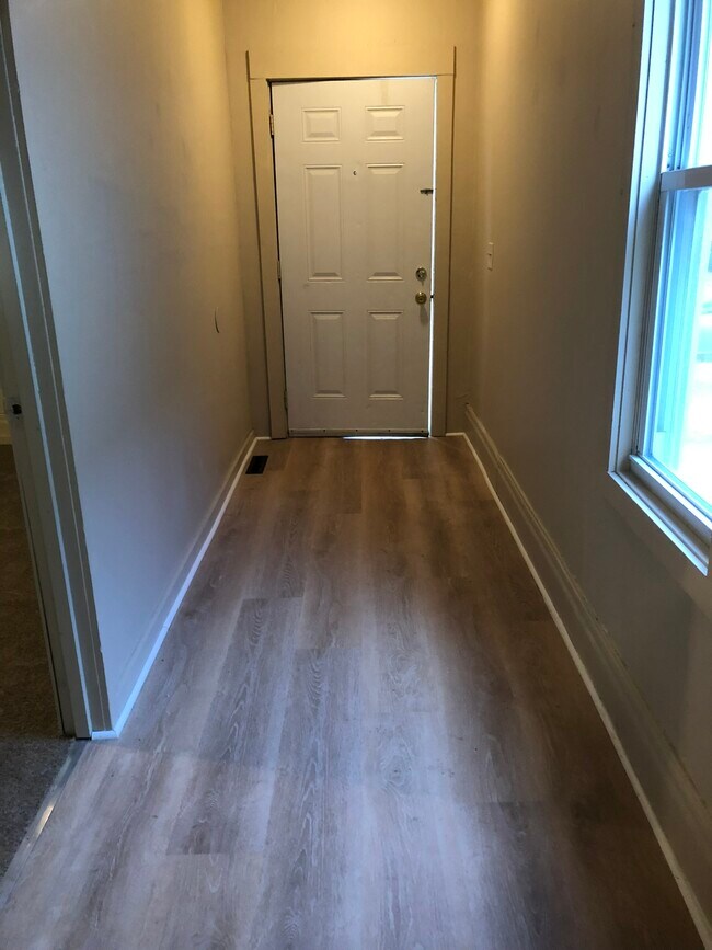 353 Champlain St Unit Lower, Rochester, NY 14611 Apartments in