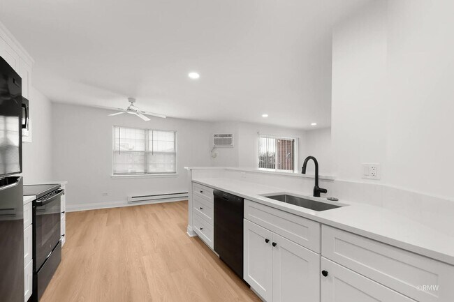 Foto del edificio - 224 S Rush St